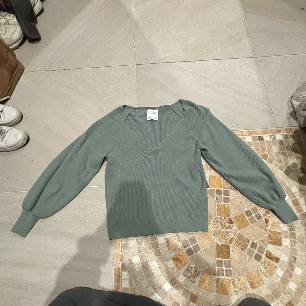 Green Abercrombie & fitch sweater